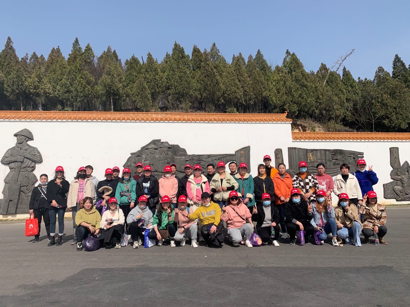 文明登山健康行，志愿服務(wù)護(hù)環(huán)境——依愛(ài)消防開(kāi)展“學(xué)雷鋒日”主題活動(dòng)
